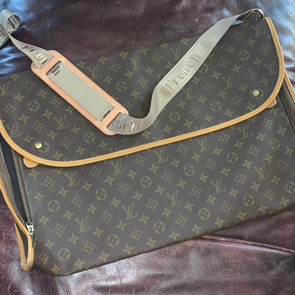 Louis Vuitton 19X13.Huge Traveling bag 🥳🥳❌